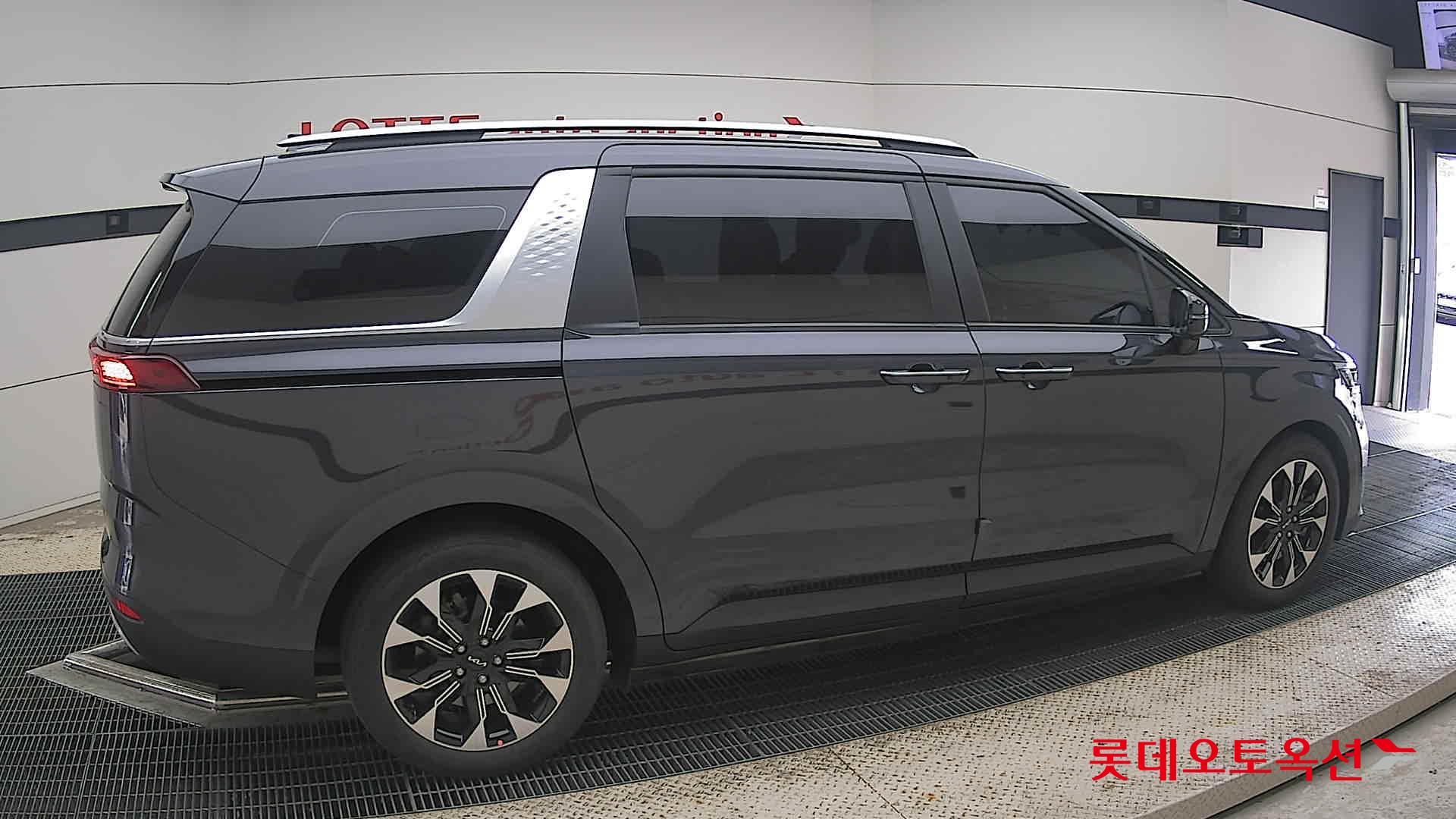 2023 - kia carnival