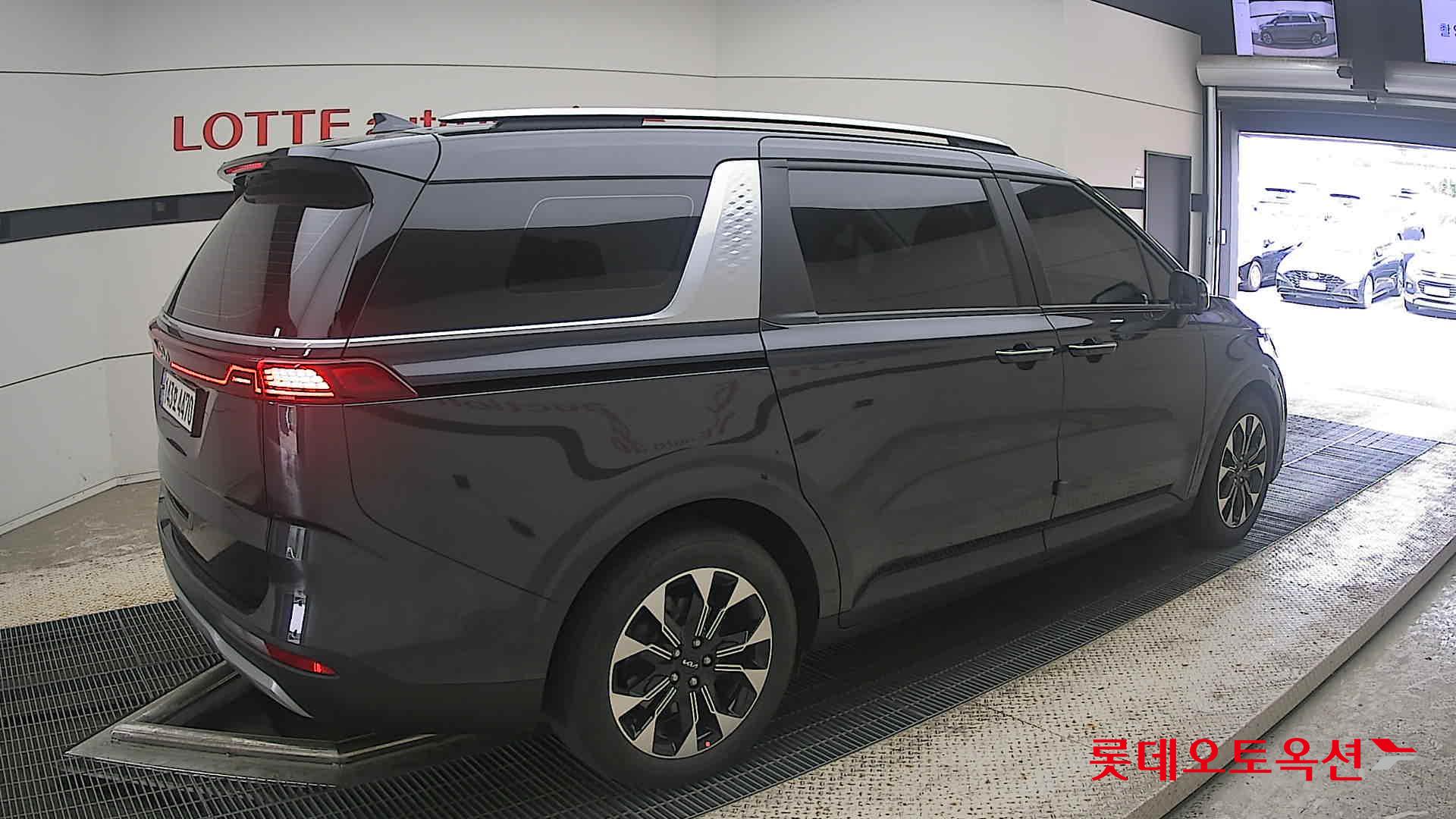 2023 - kia carnival