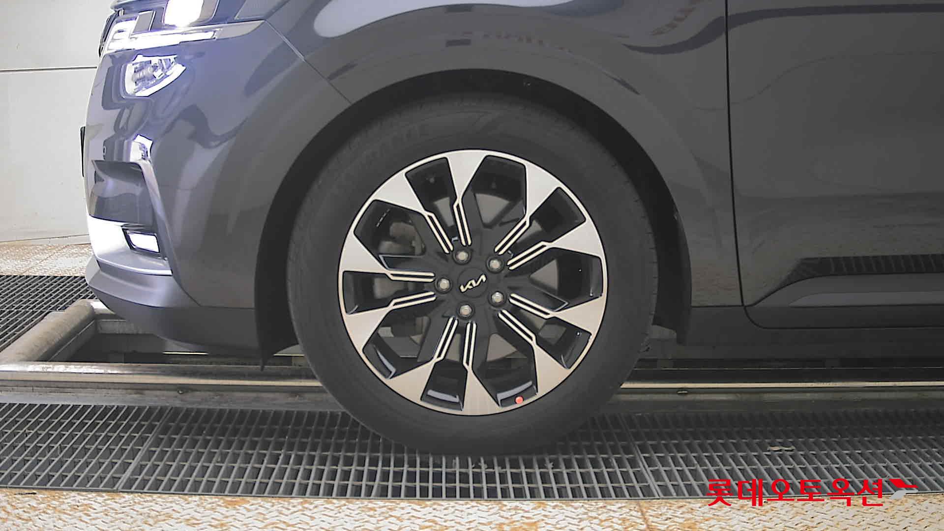 2023 - kia carnival