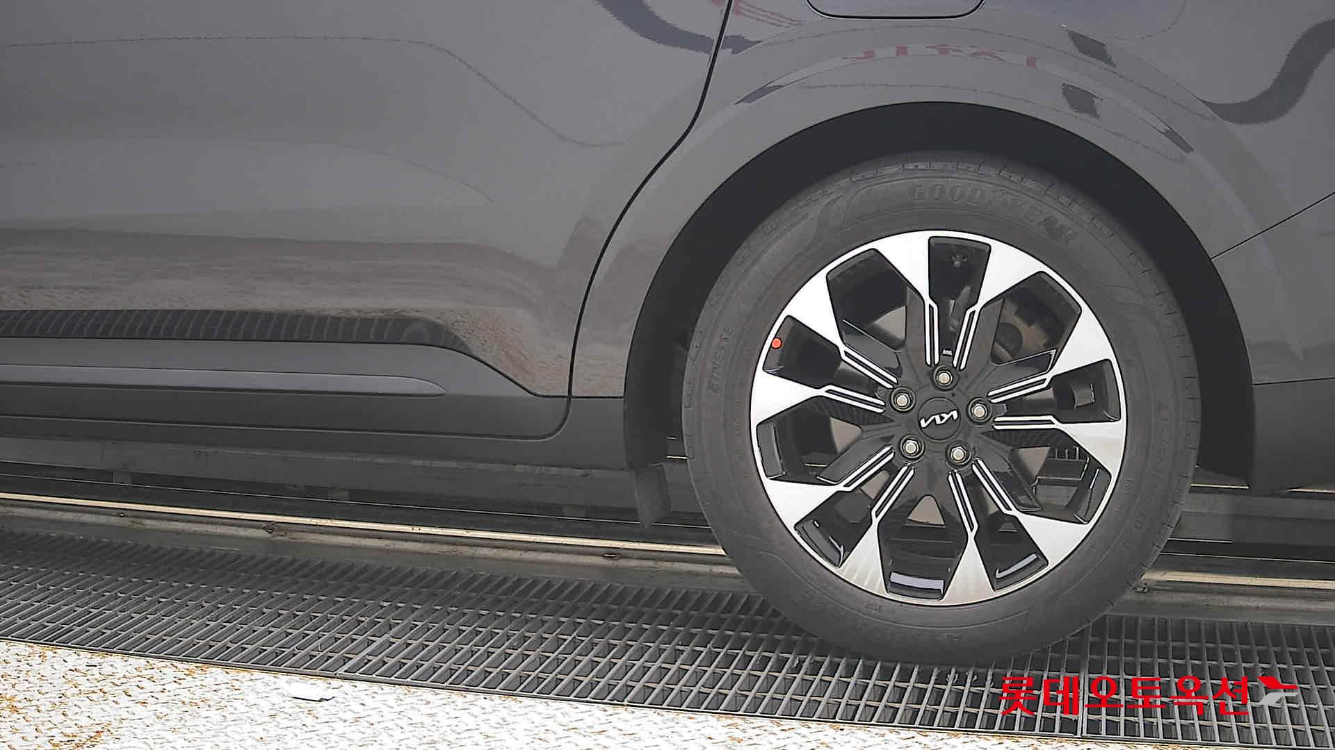 2023 - kia carnival