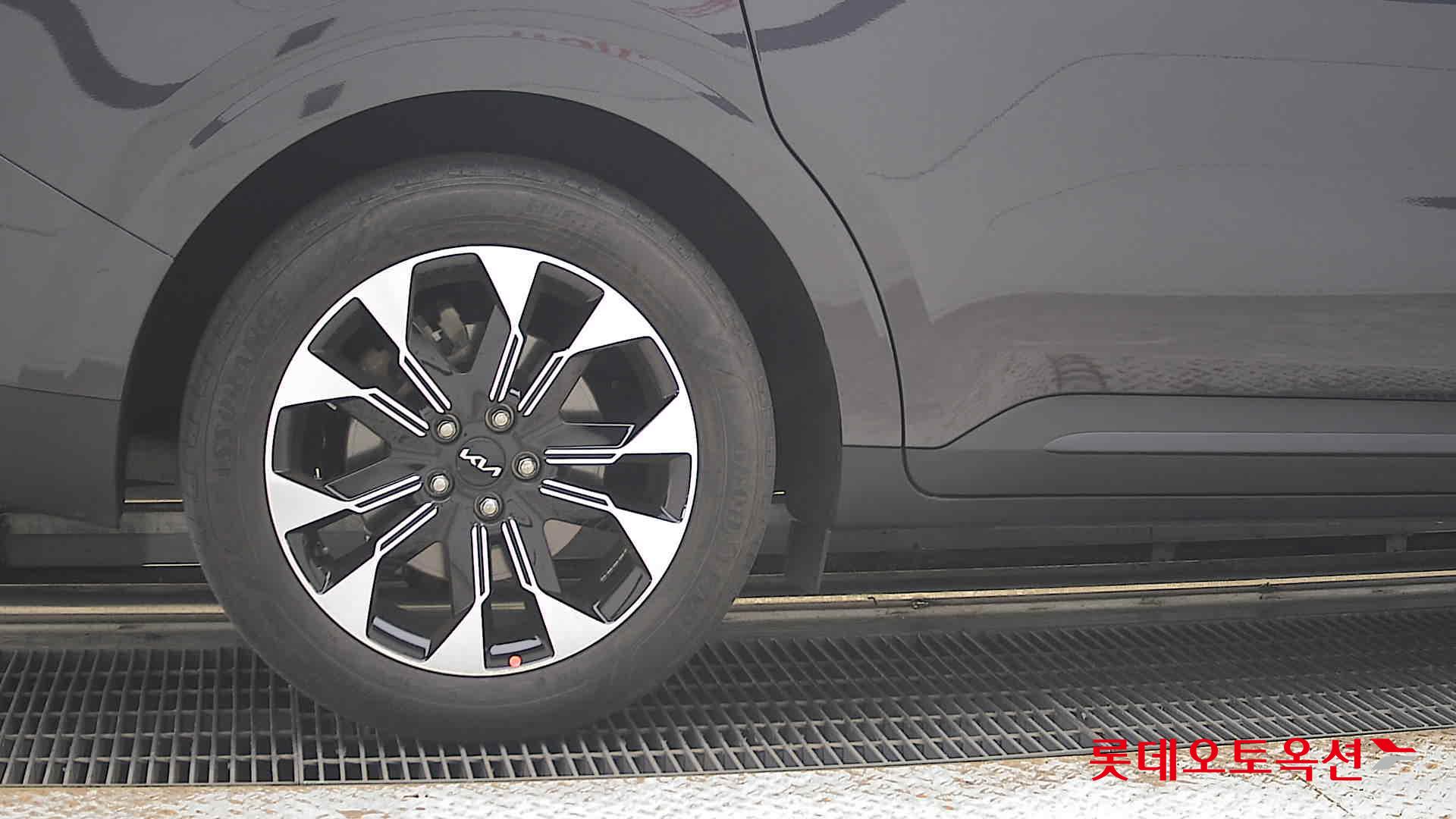 2023 - kia carnival