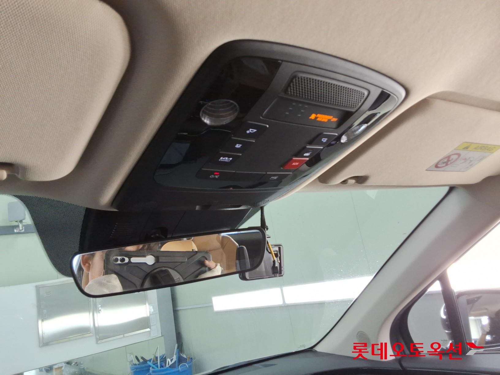 2023 - kia carnival