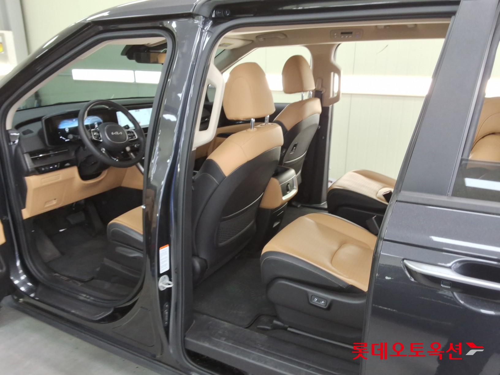 2023 - kia carnival