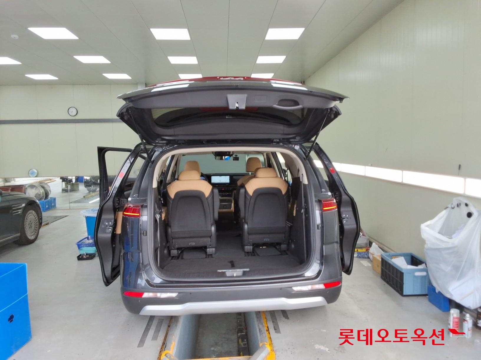 2023 - kia carnival