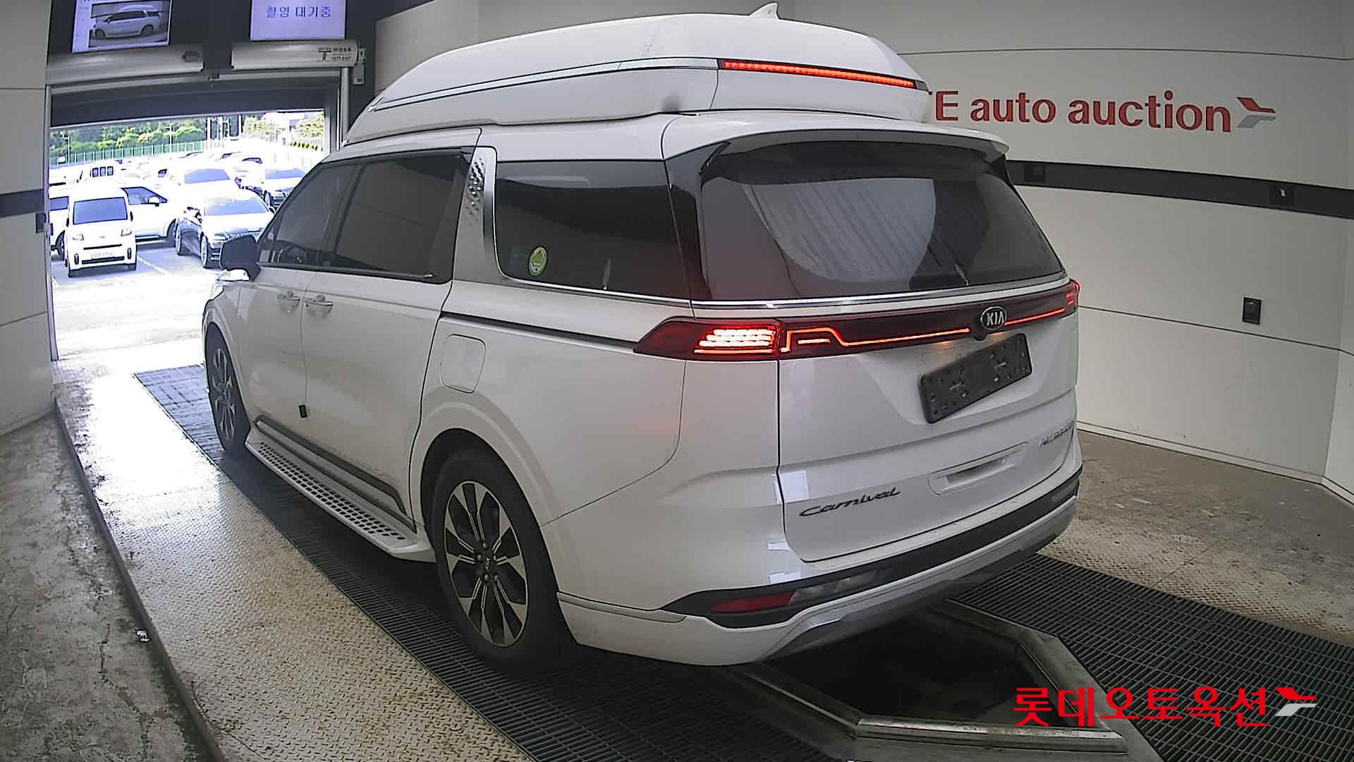 2021 - kia carnival