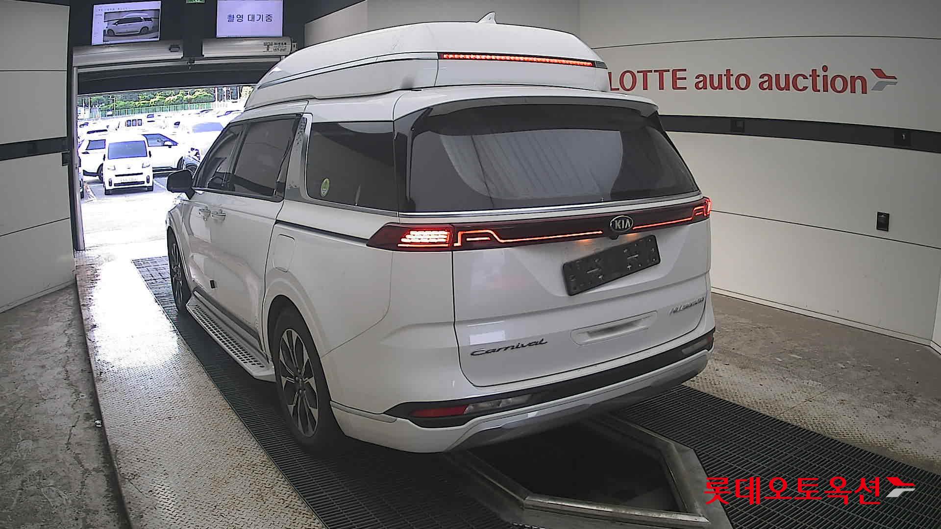 2021 - kia carnival