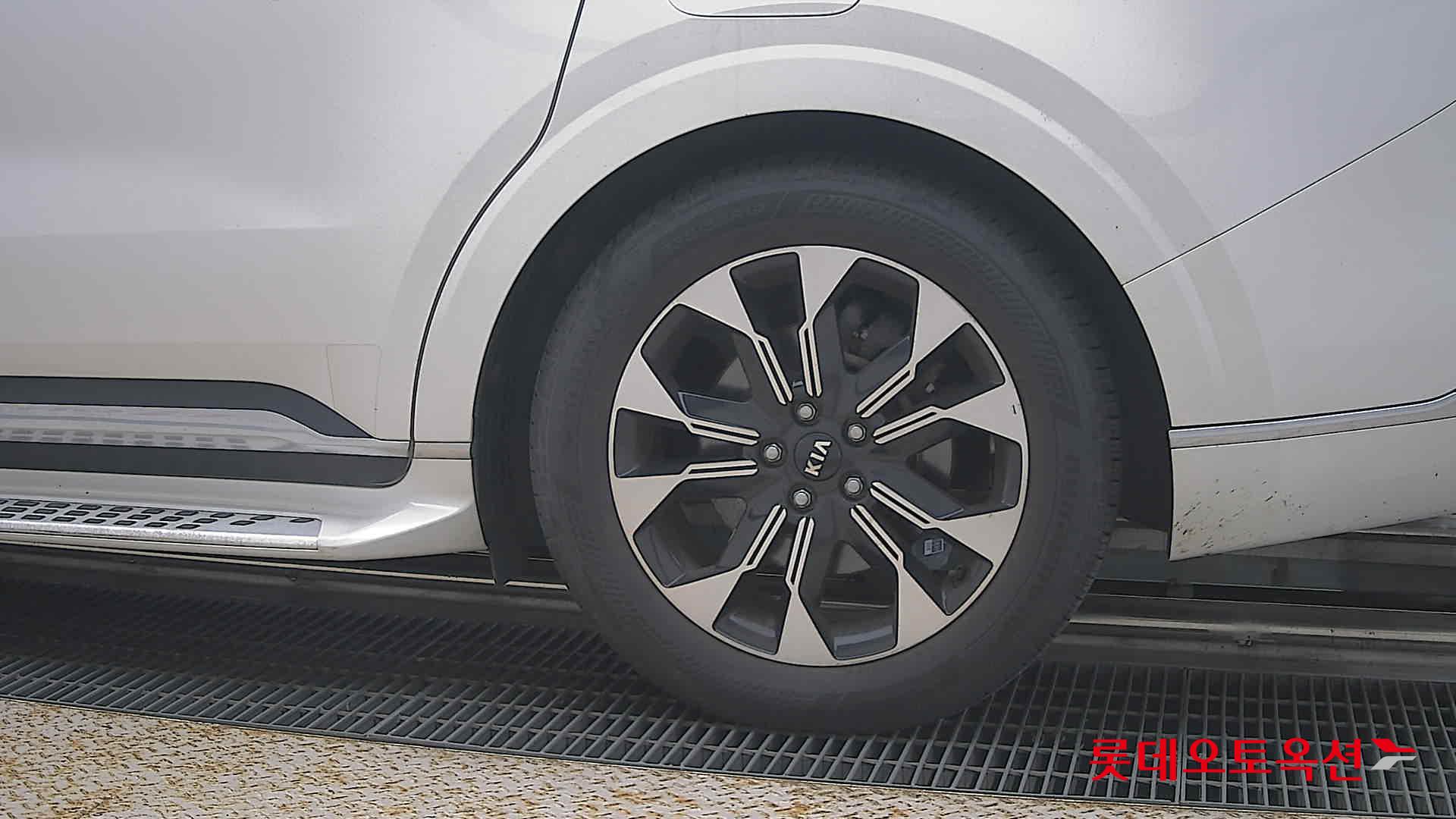 2021 - kia carnival