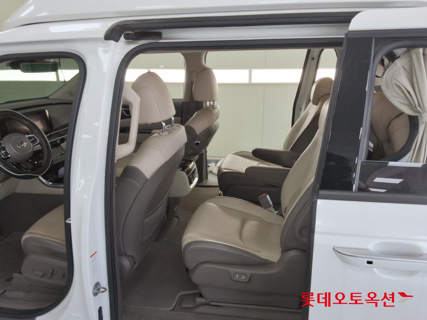 2021 - kia carnival