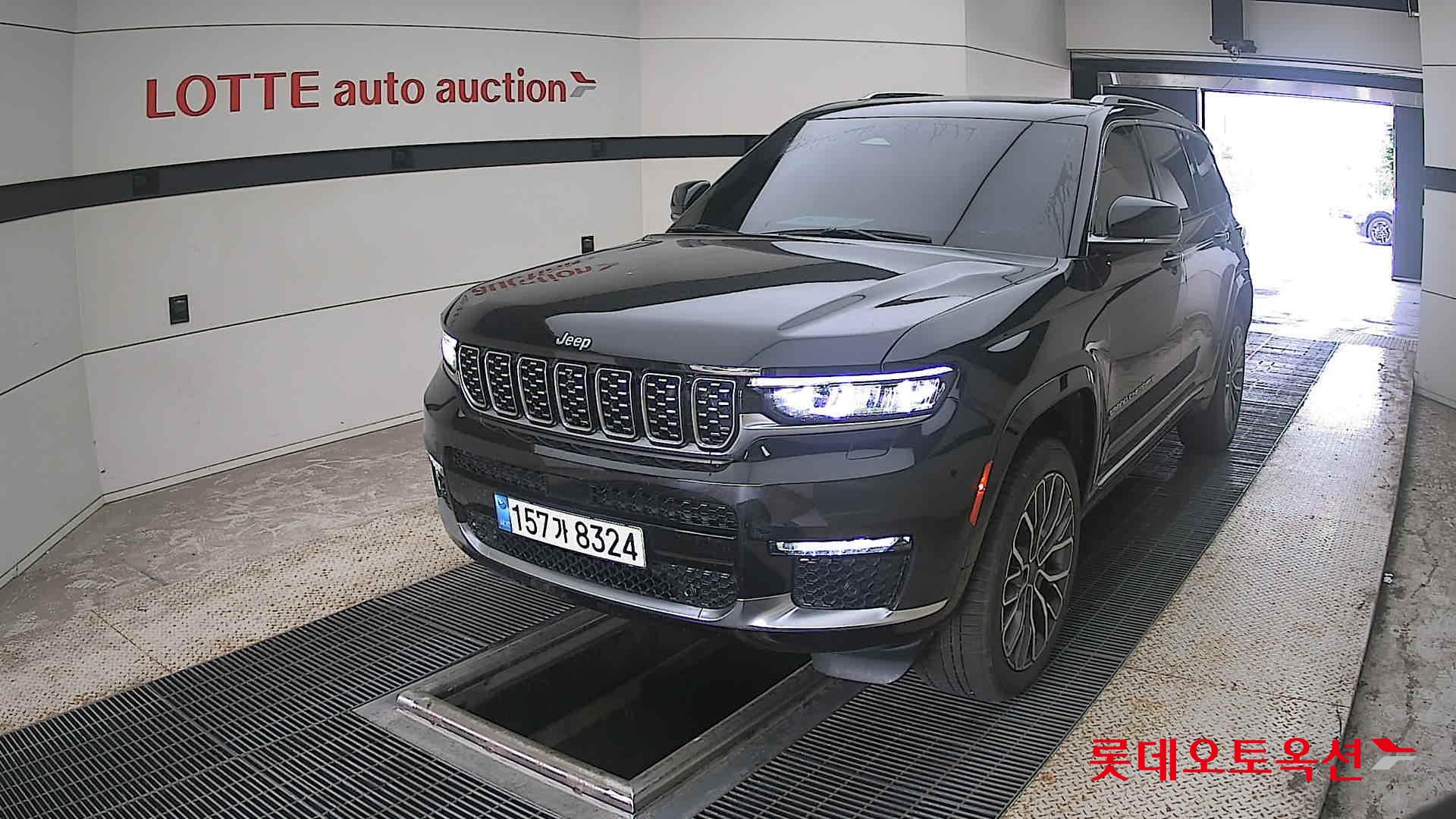 2022 - jeep grand cherokee