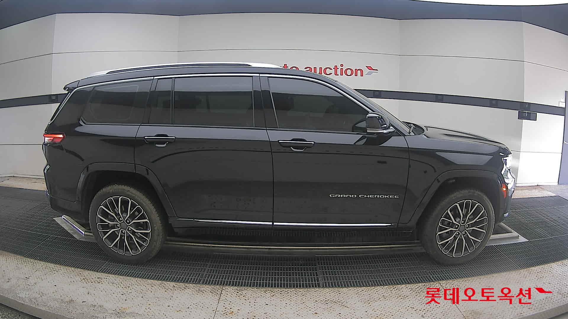 2022 - jeep grand cherokee
