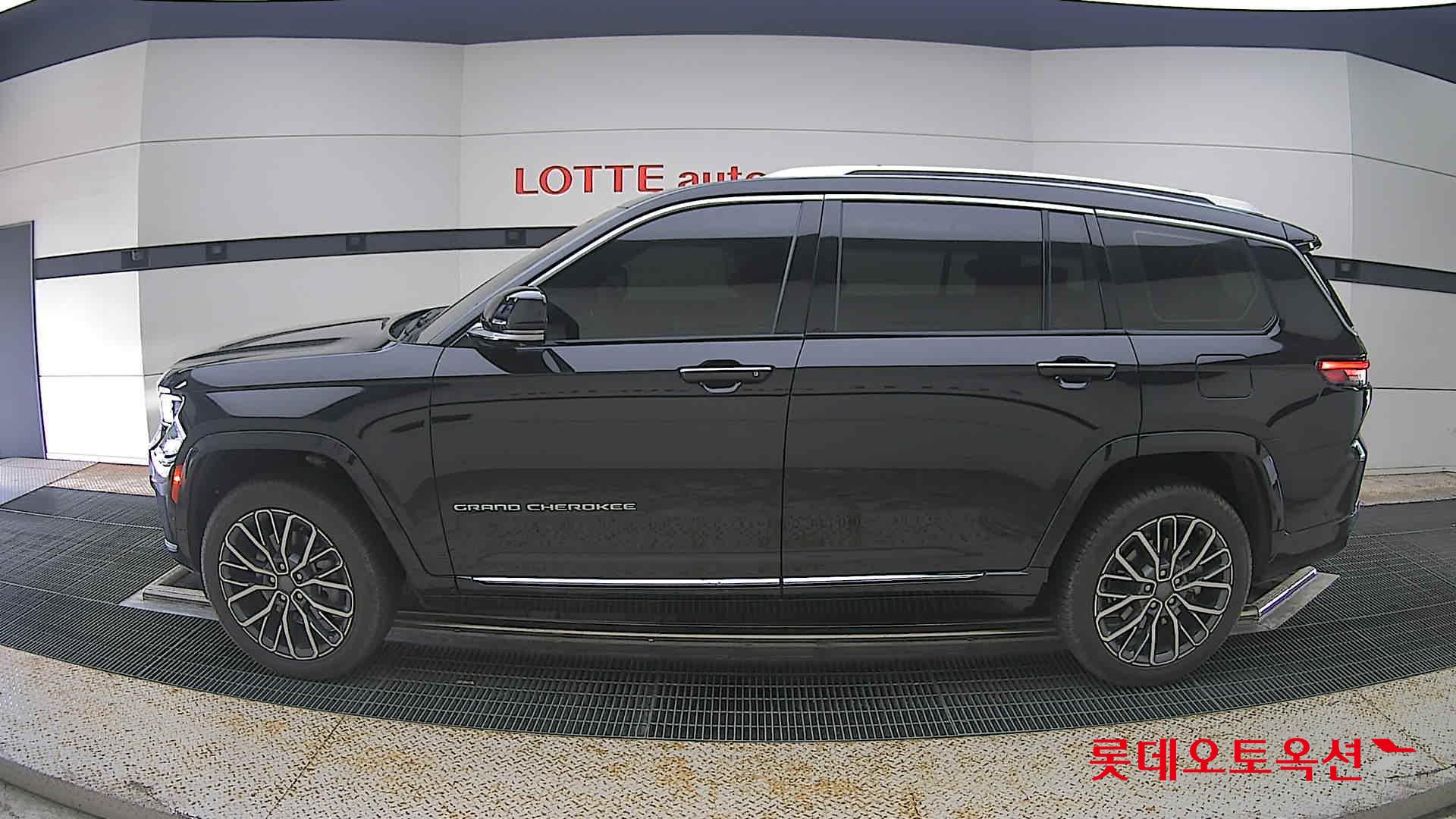 2022 - jeep grand cherokee