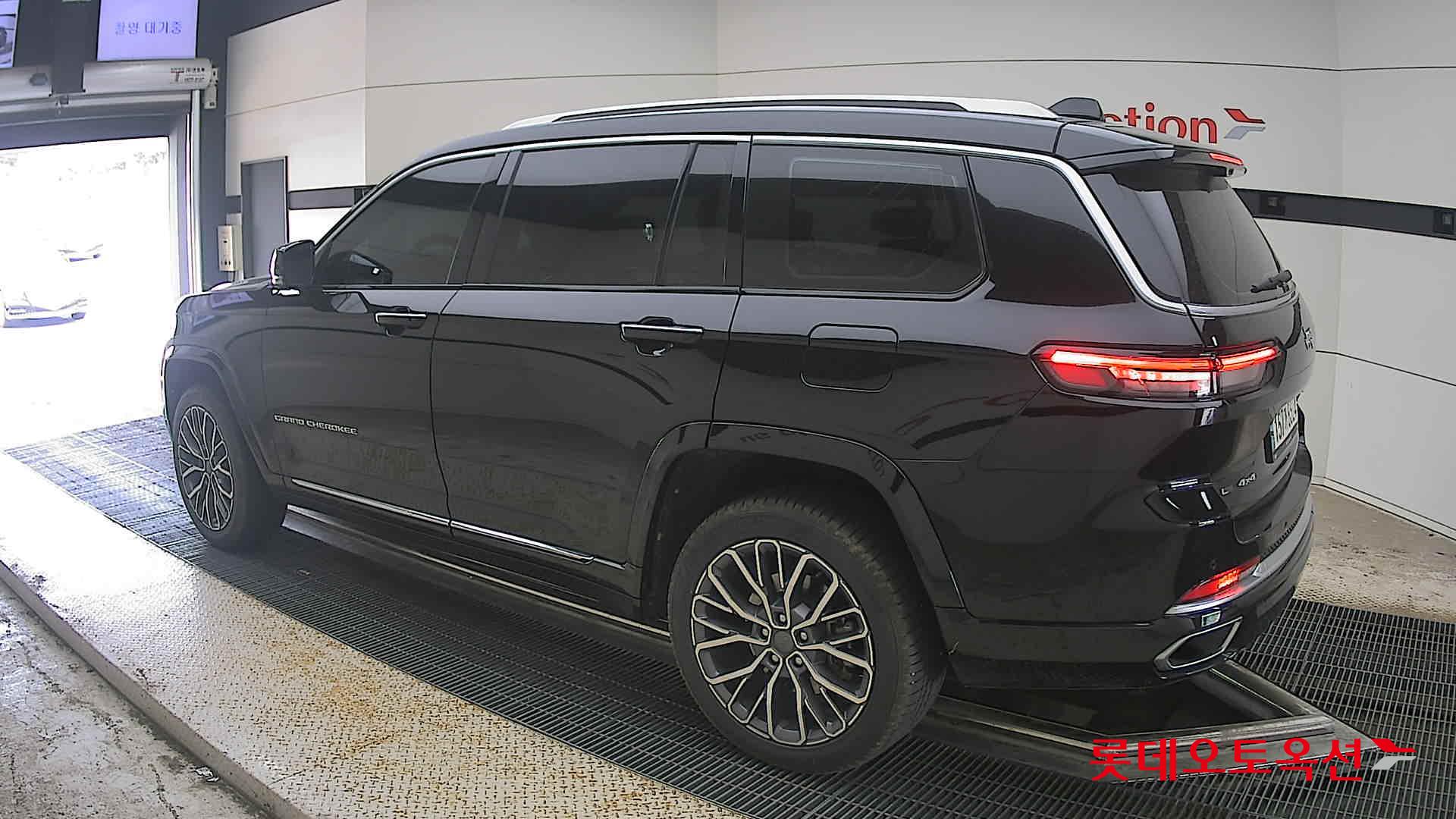 2022 - jeep grand cherokee