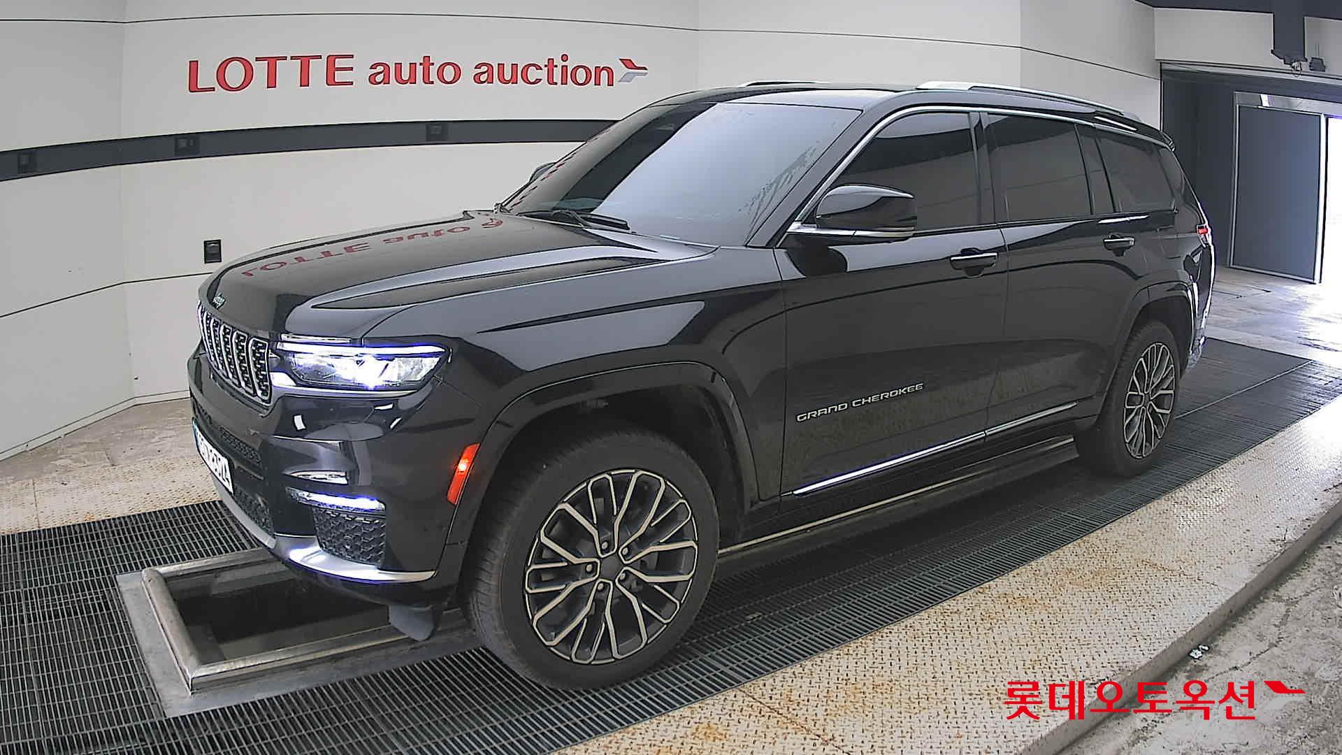 2022 - jeep grand cherokee