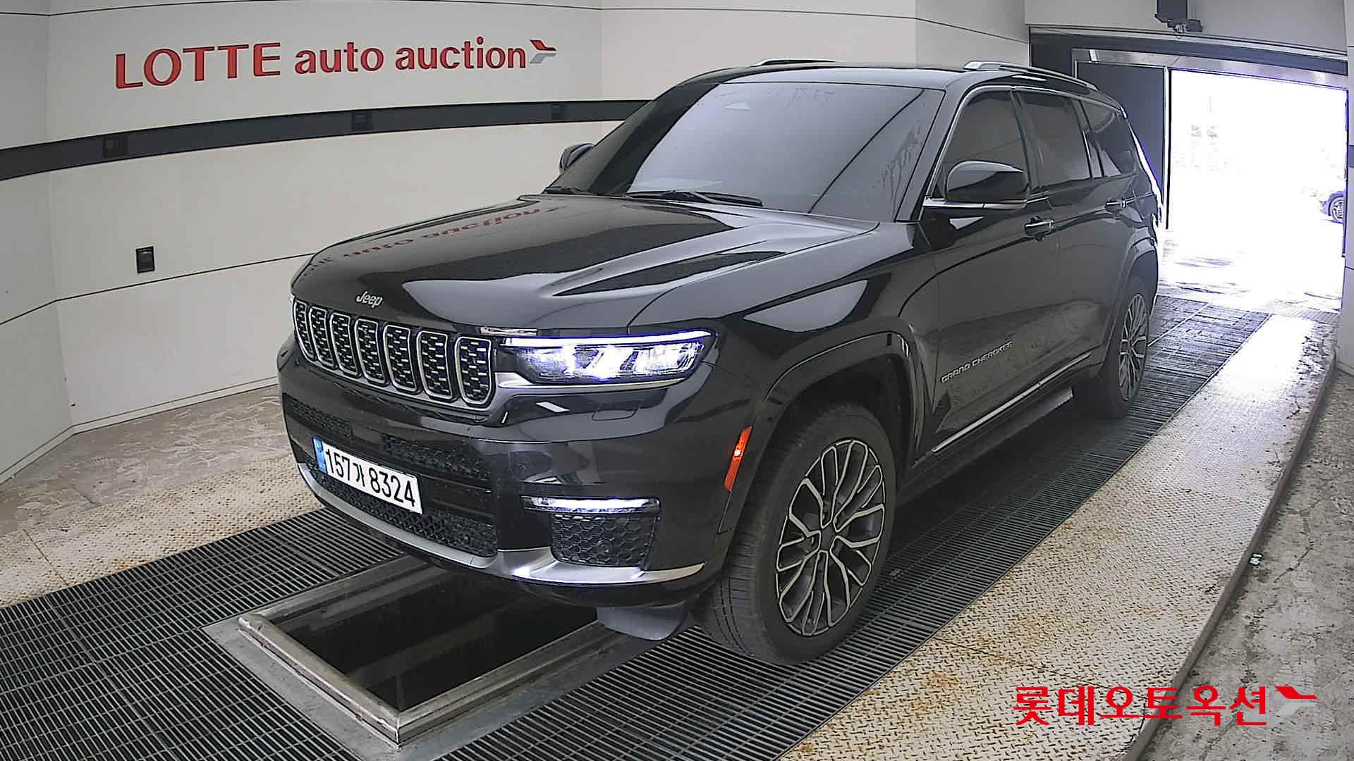2022 - jeep grand cherokee