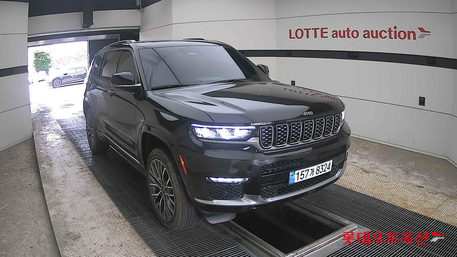 2022 - jeep grand cherokee