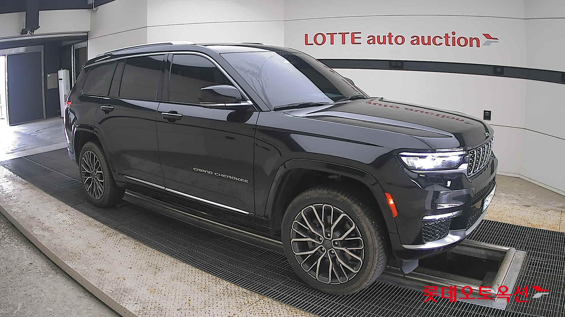 2022 - jeep grand cherokee