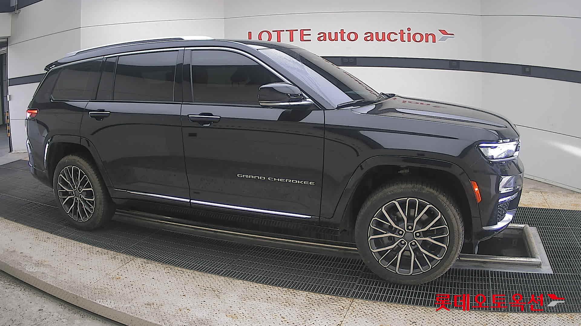 2022 - jeep grand cherokee