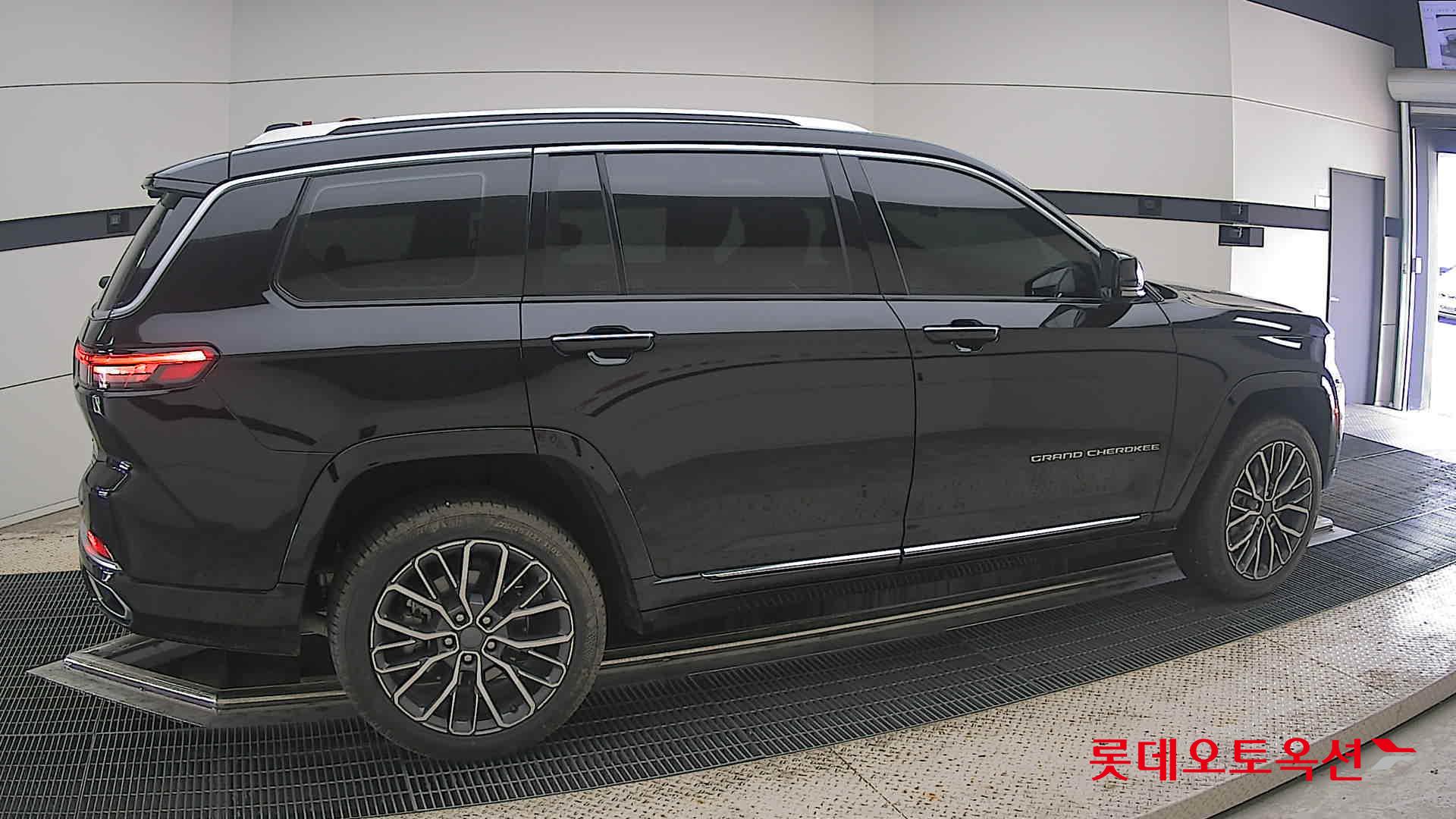 2022 - jeep grand cherokee