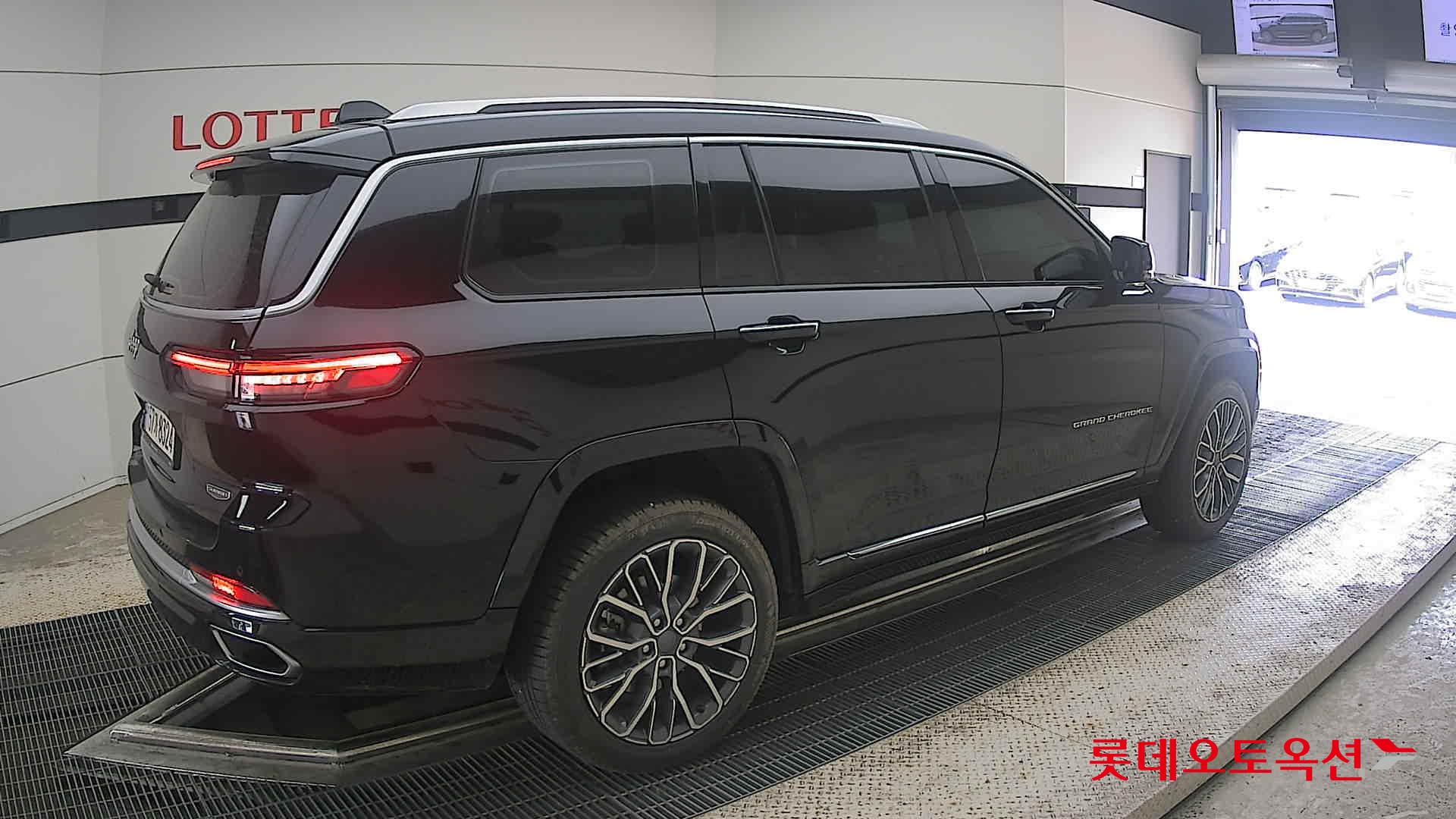 2022 - jeep grand cherokee