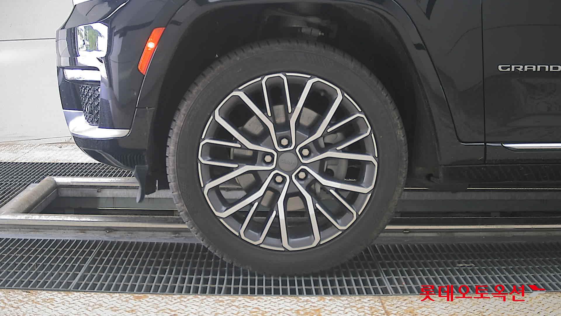 2022 - jeep grand cherokee