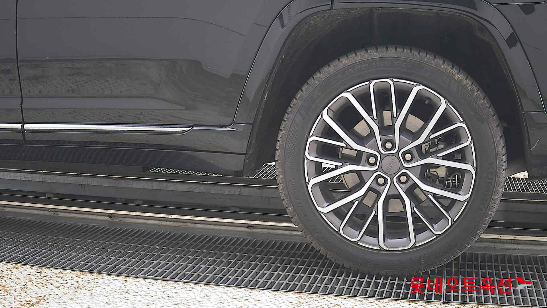 2022 - jeep grand cherokee