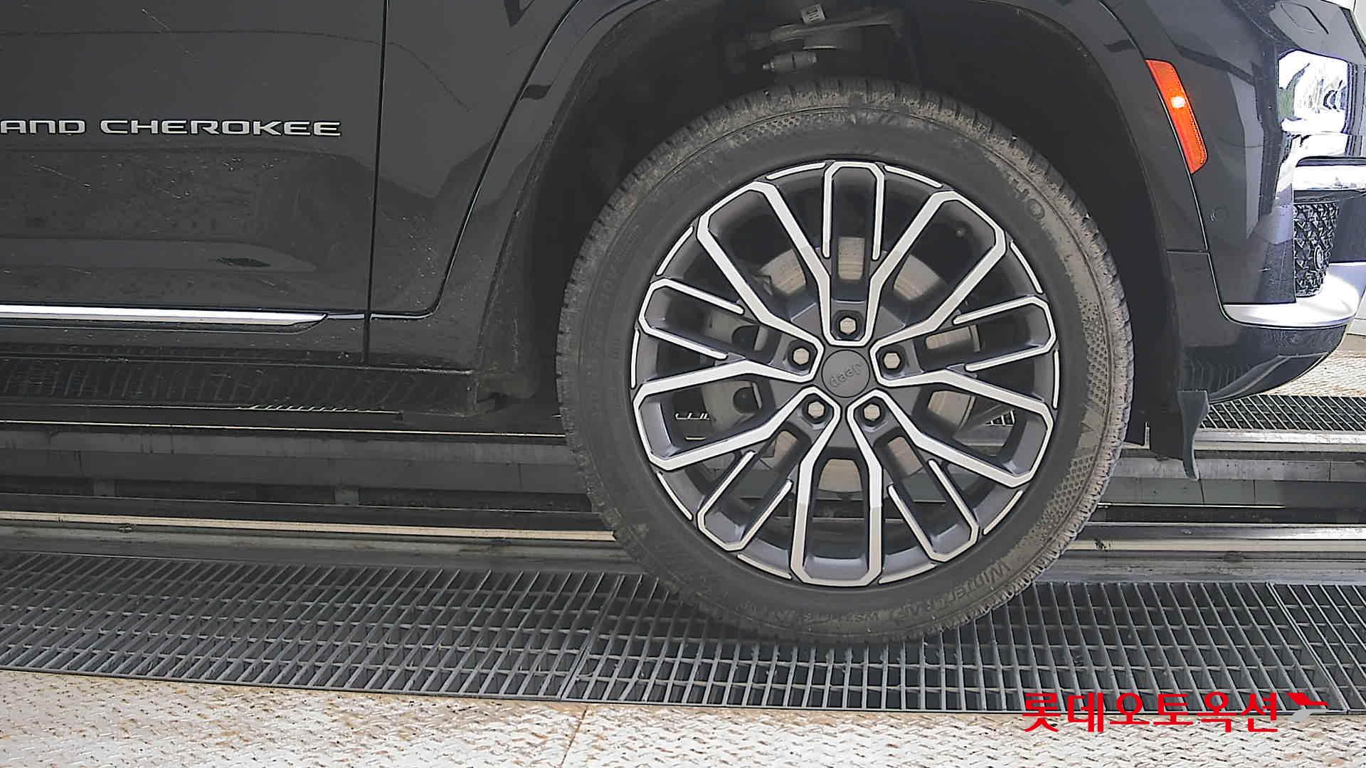 2022 - jeep grand cherokee