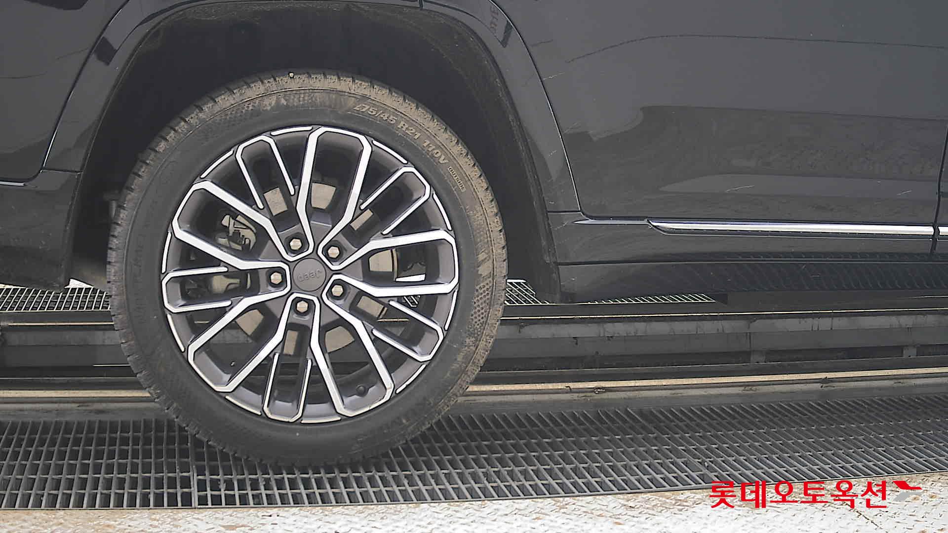 2022 - jeep grand cherokee