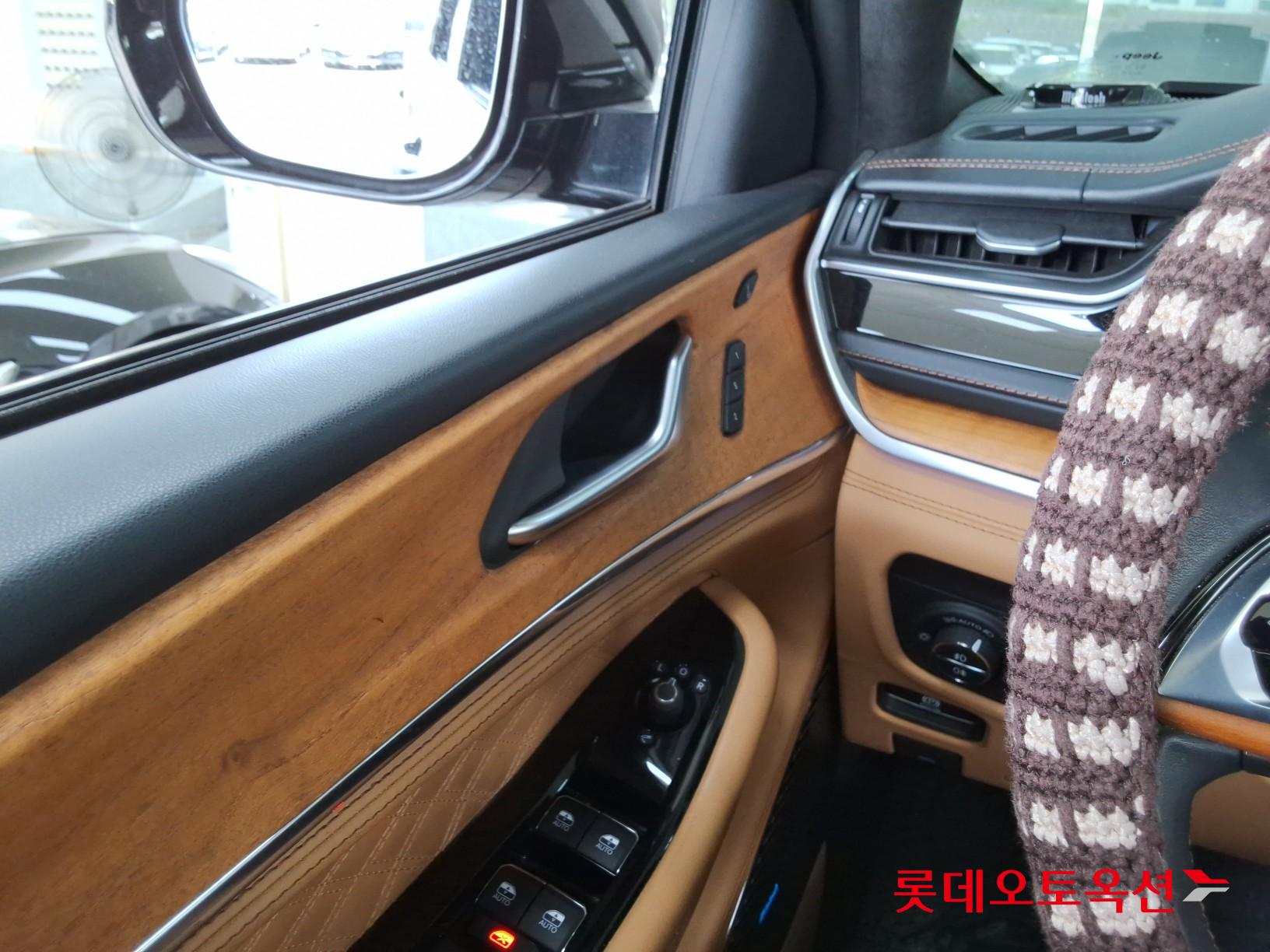 2022 - jeep grand cherokee