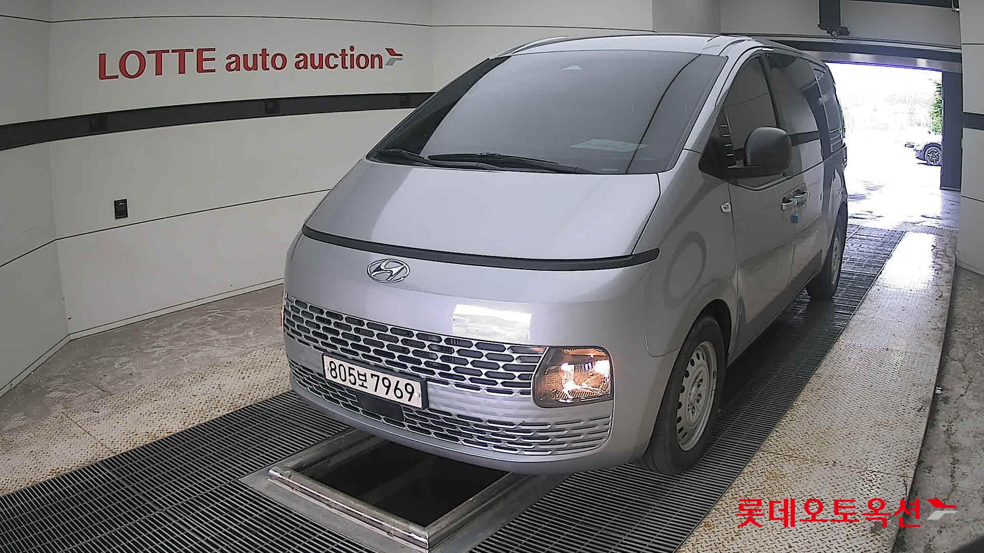 2022 - hyundai staria