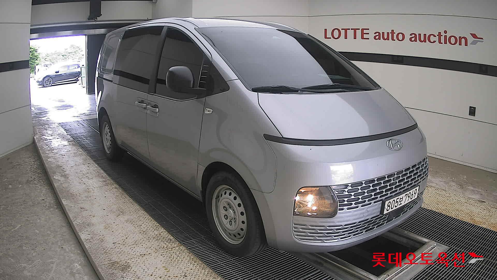 2022 - hyundai staria