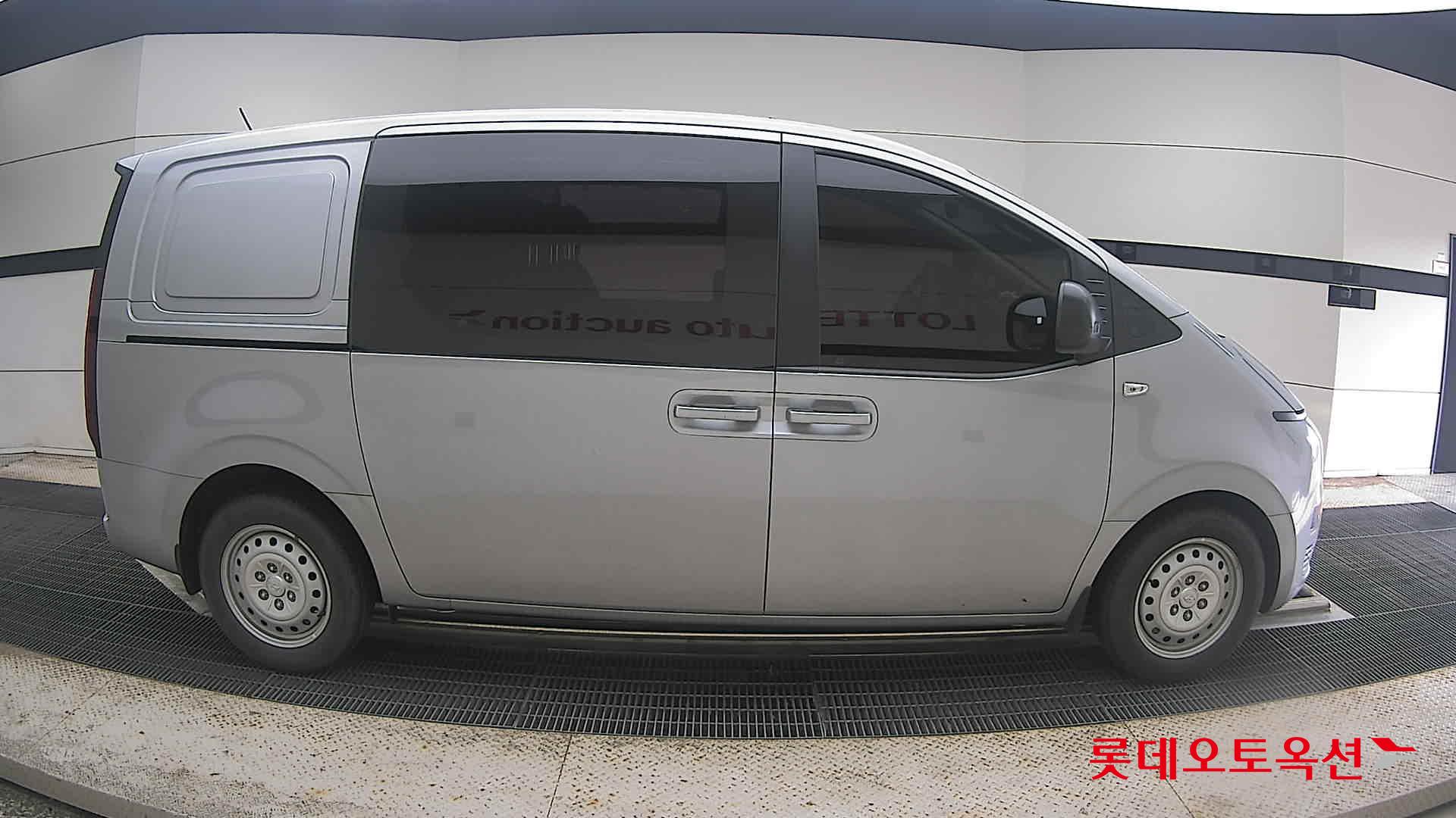 2022 - hyundai staria
