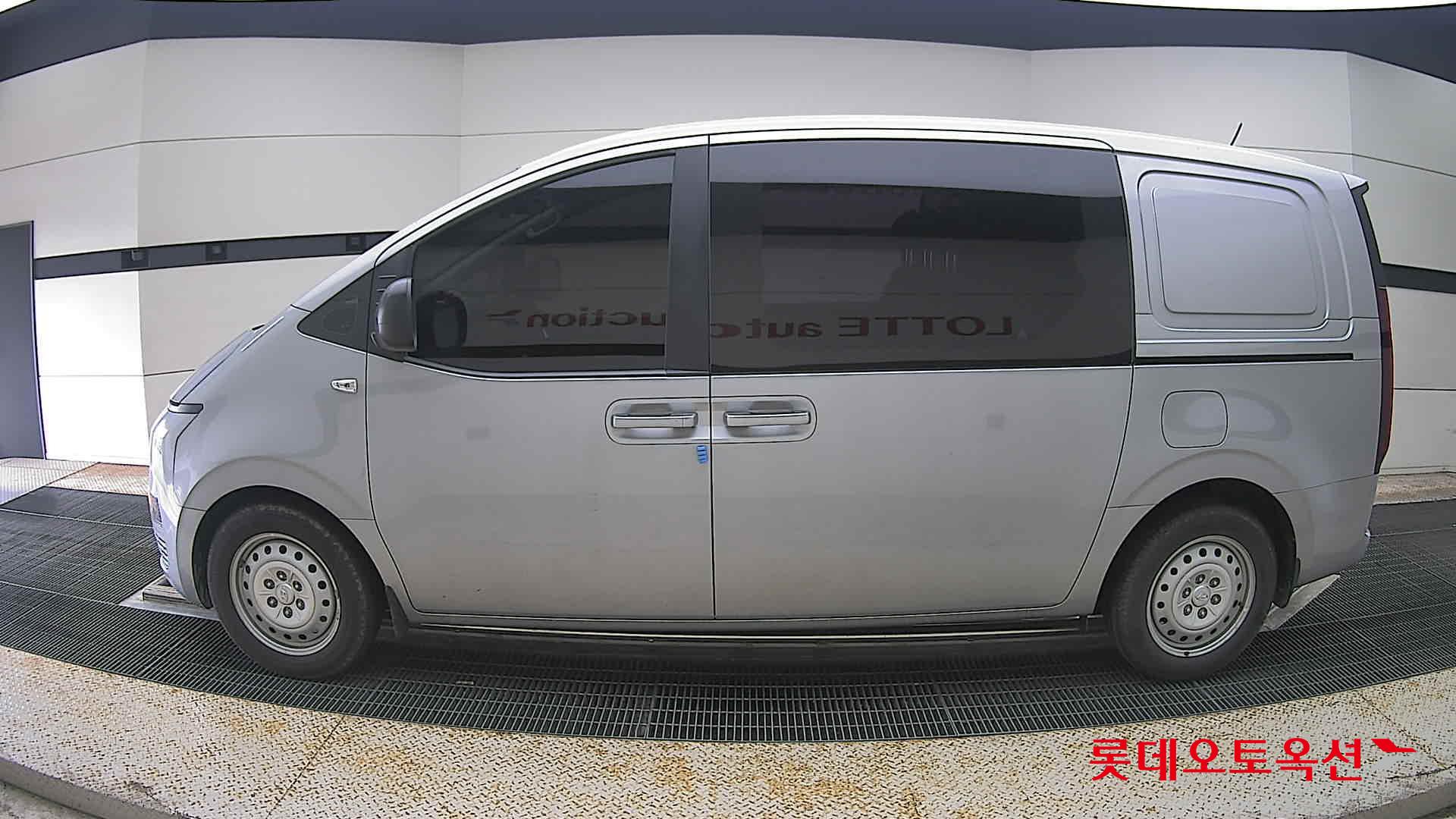 2022 - hyundai staria