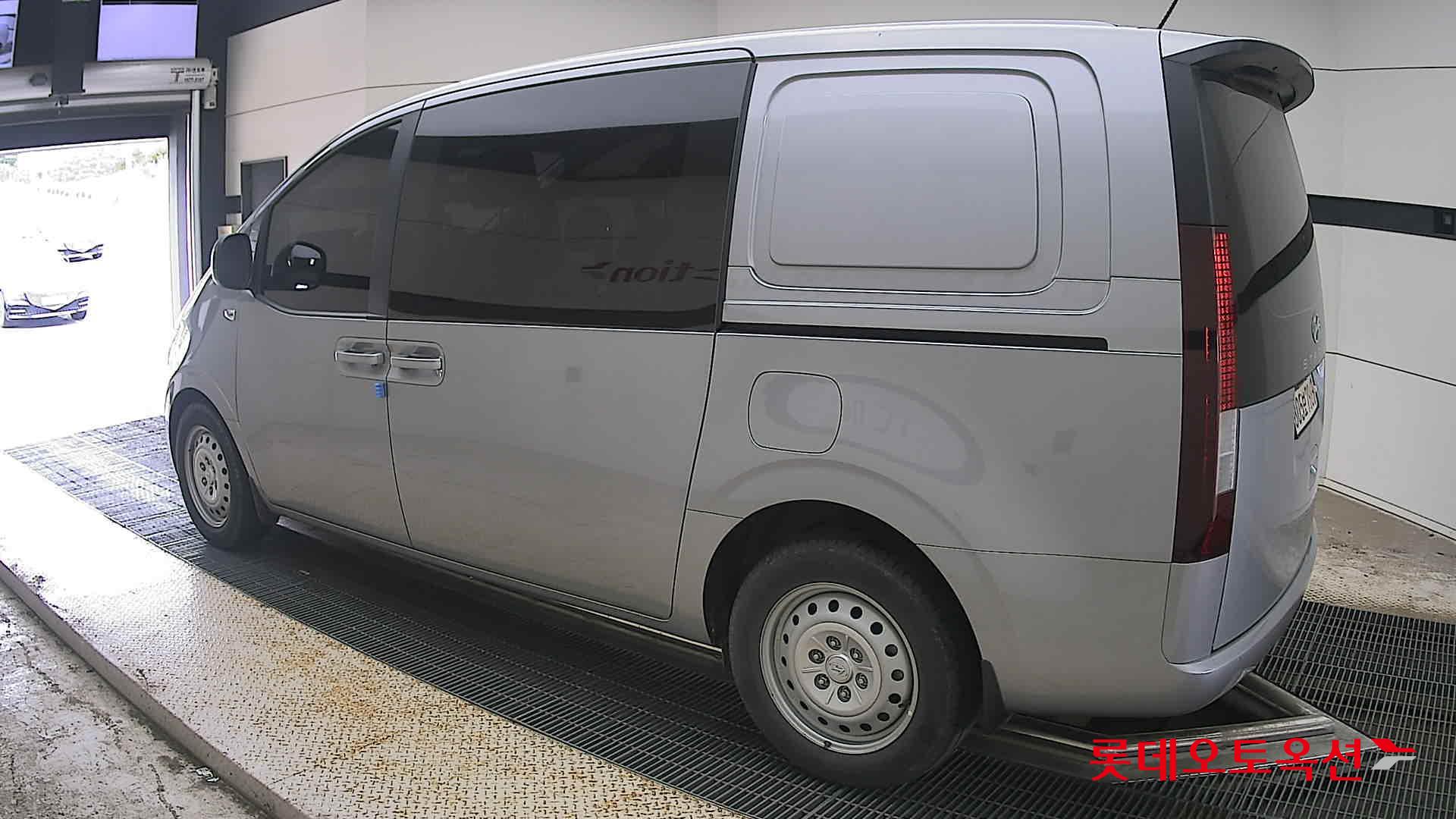 2022 - hyundai staria