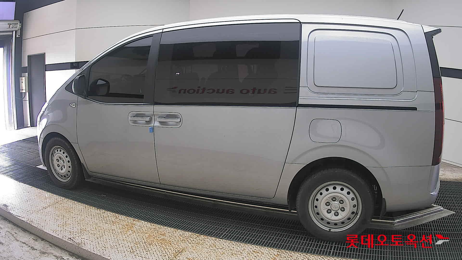 2022 - hyundai staria