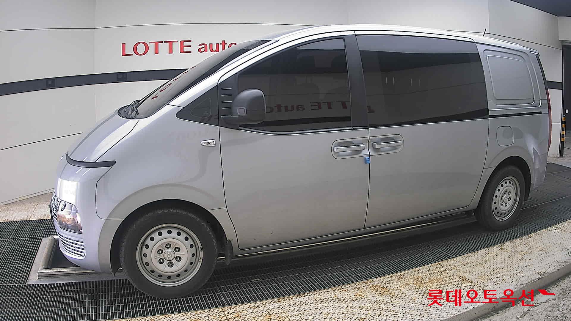 2022 - hyundai staria