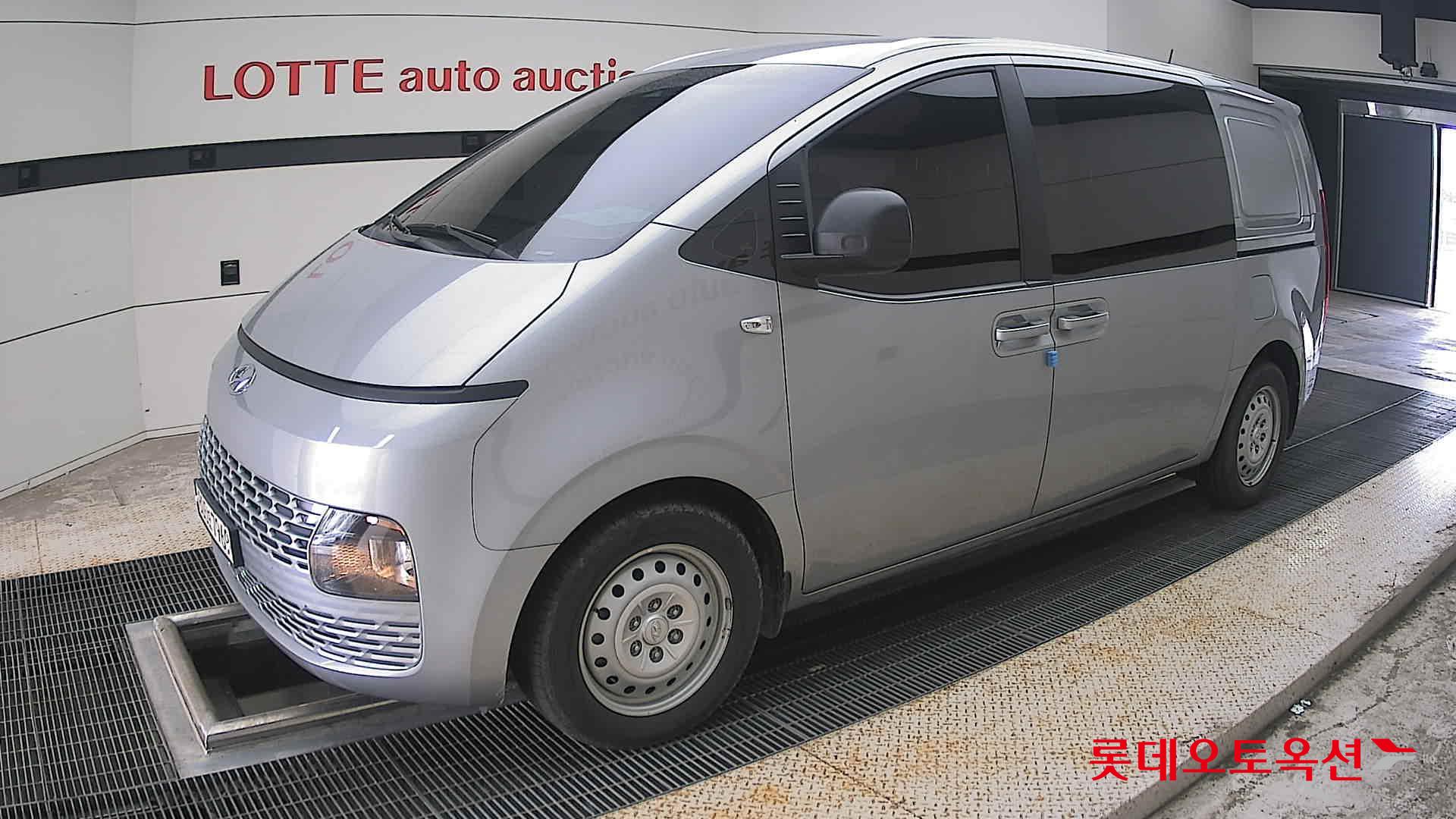 2022 - hyundai staria