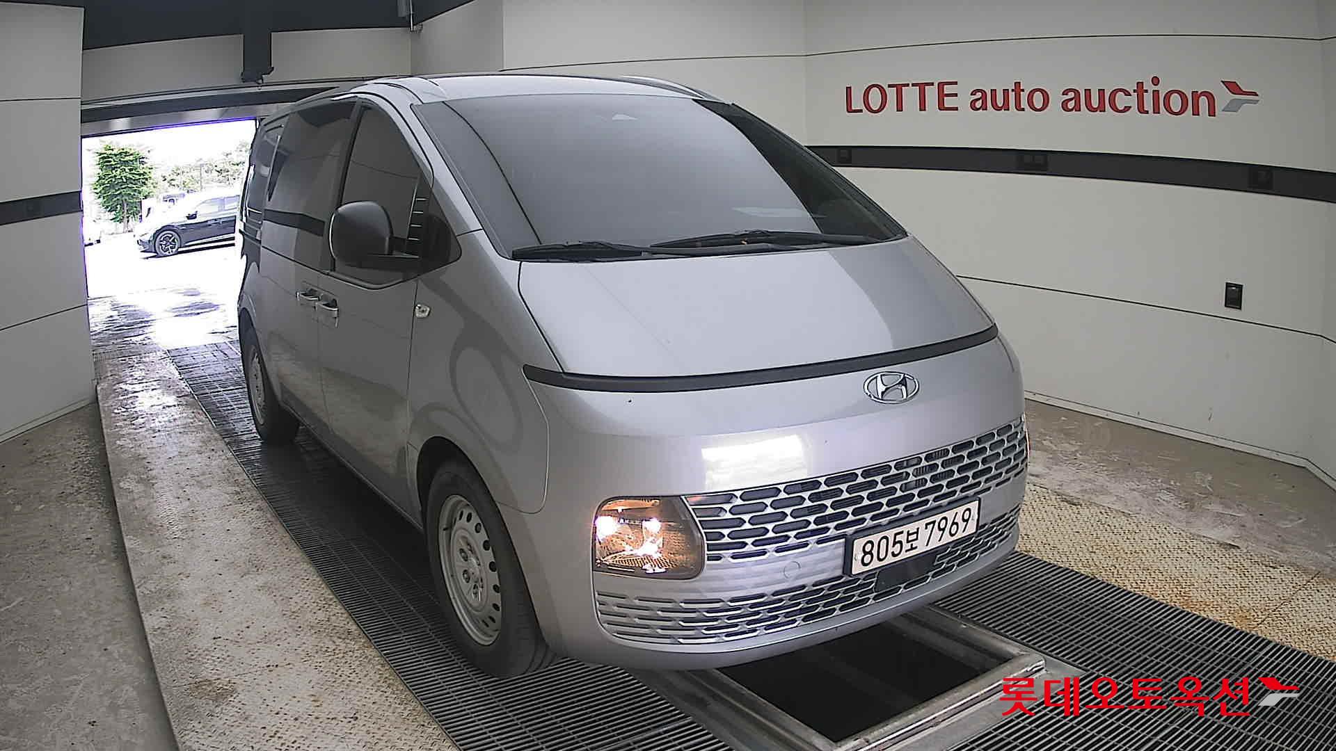 2022 - hyundai staria