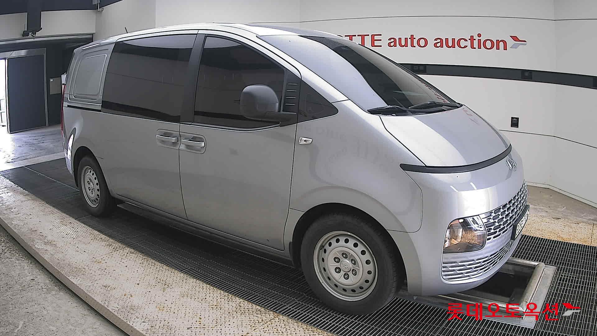 2022 - hyundai staria