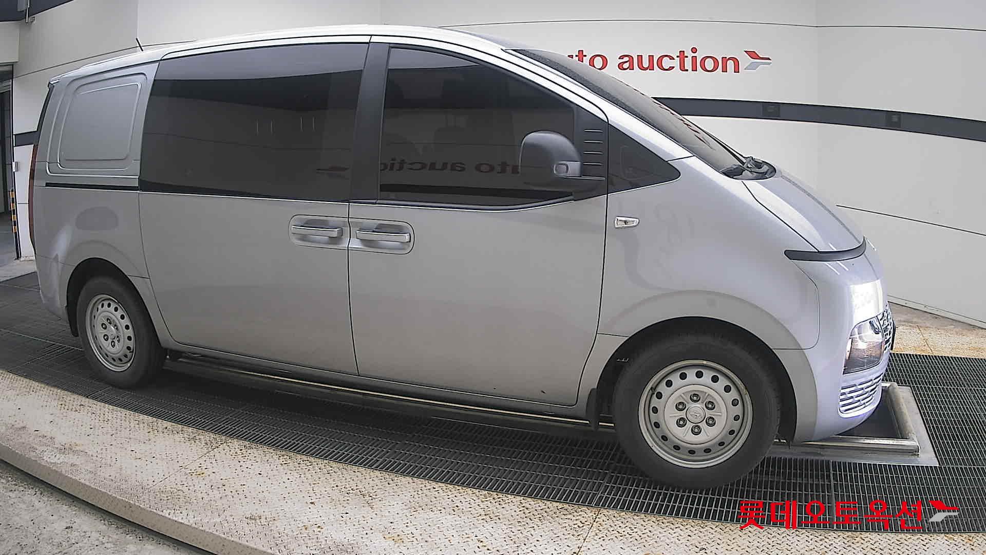 2022 - hyundai staria