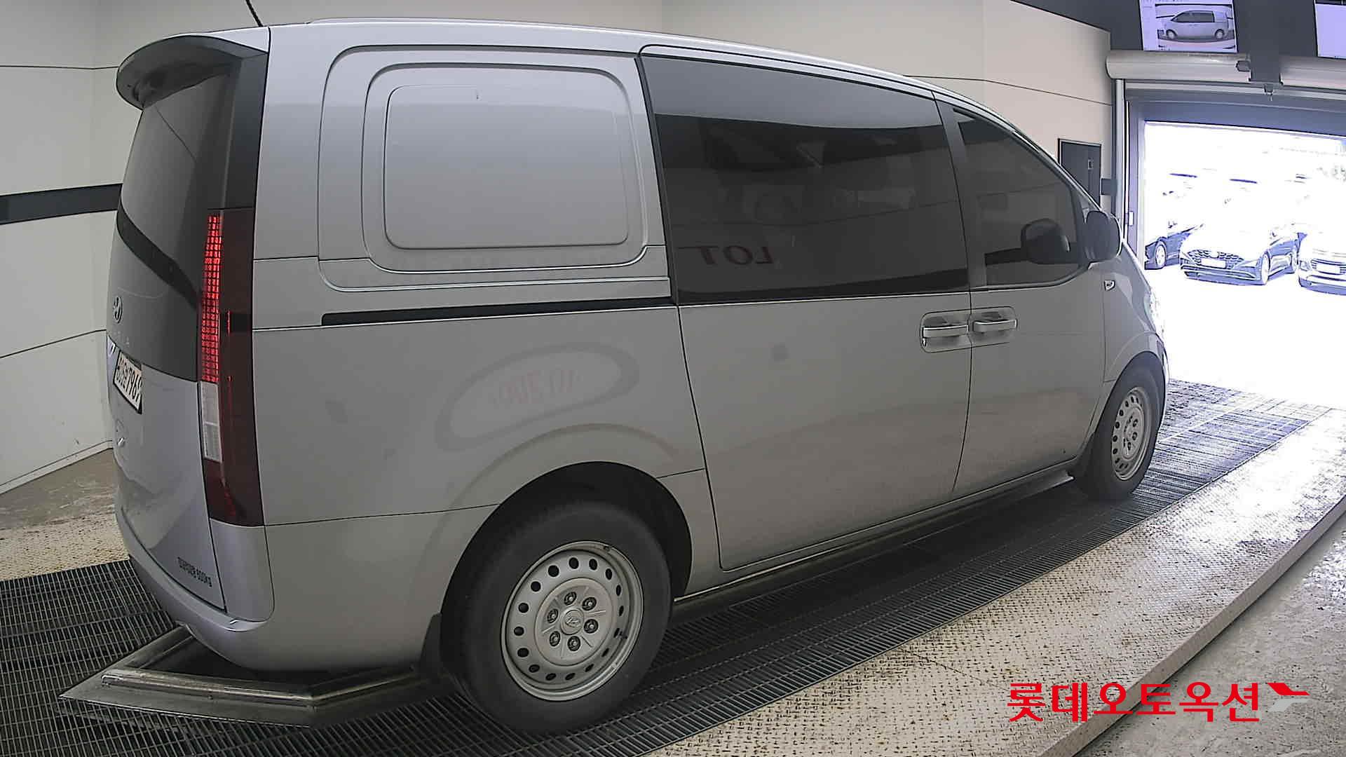 2022 - hyundai staria