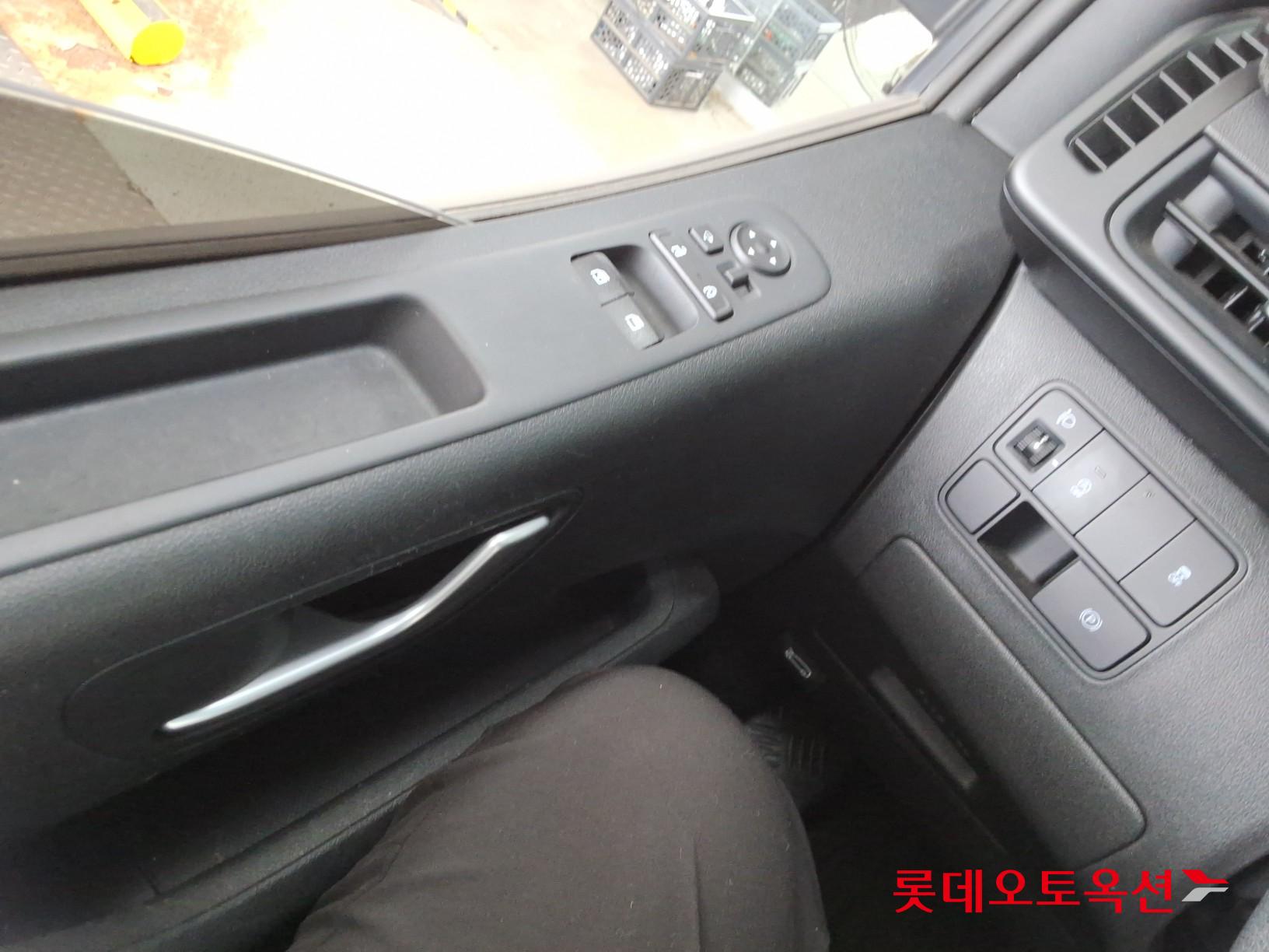 2022 - hyundai staria