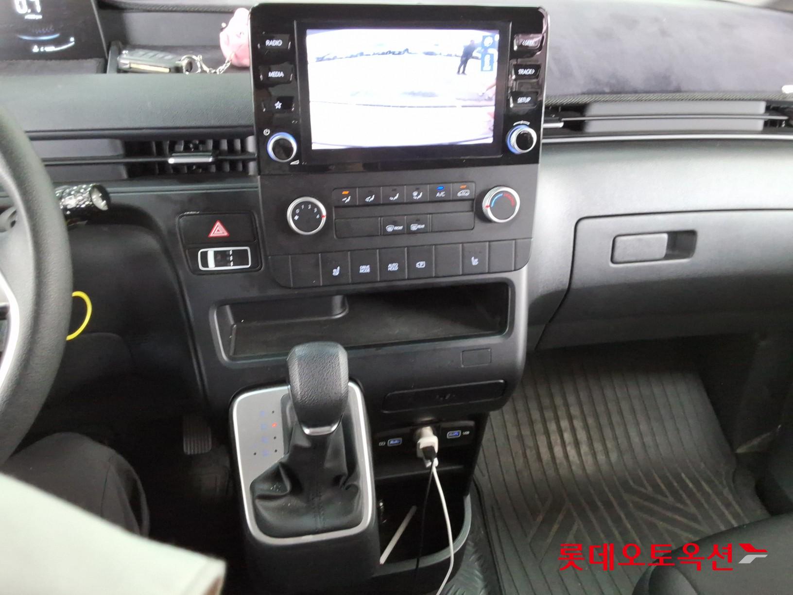 2022 - hyundai staria
