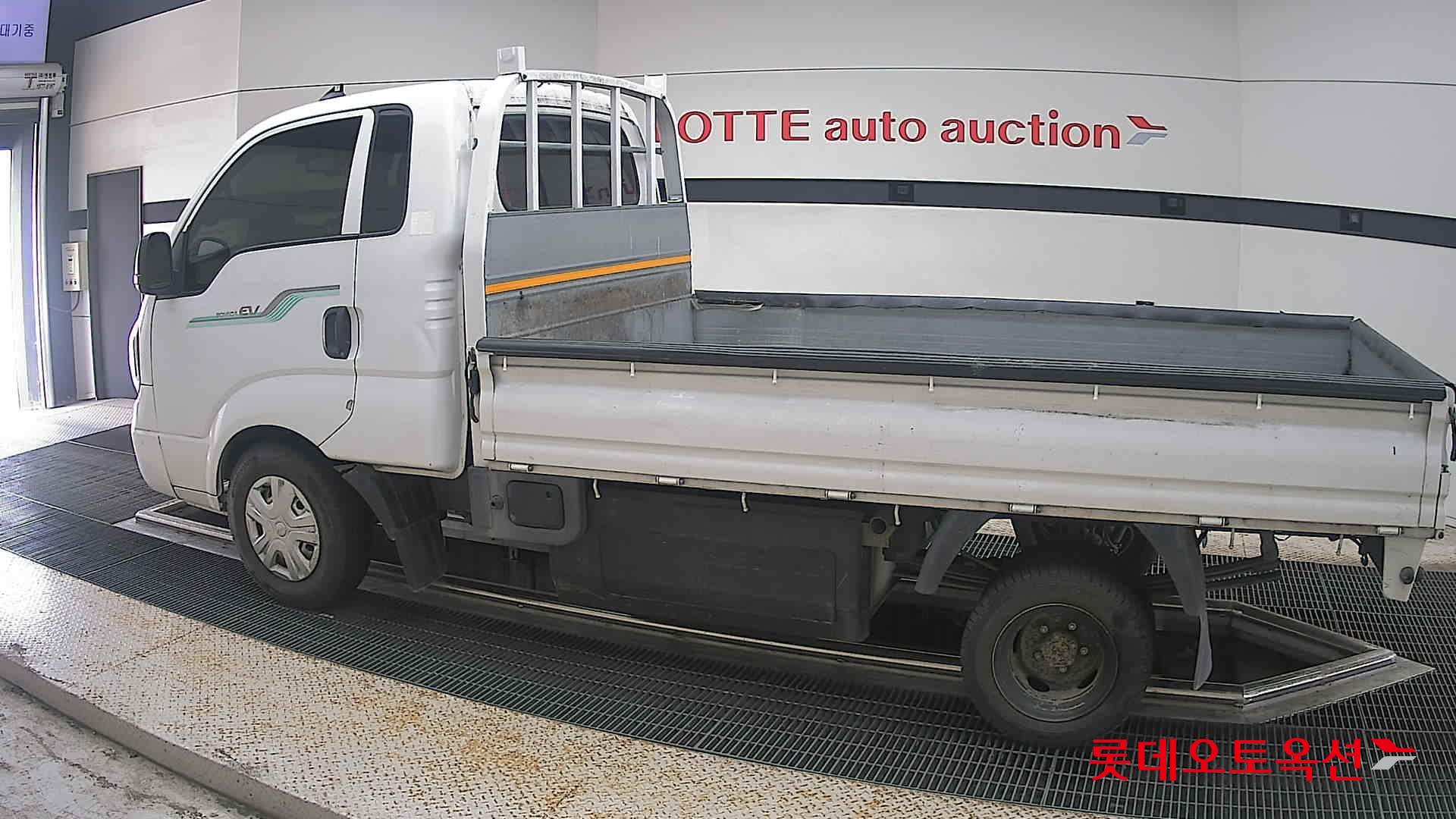 2023 - kia bongo