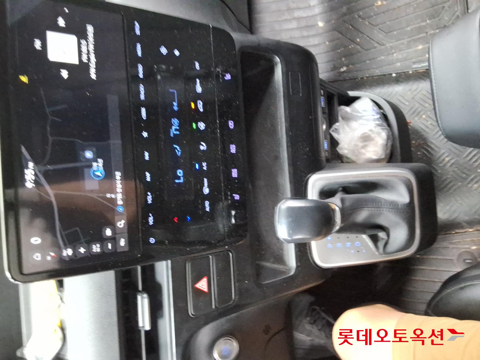 2022 - hyundai staria