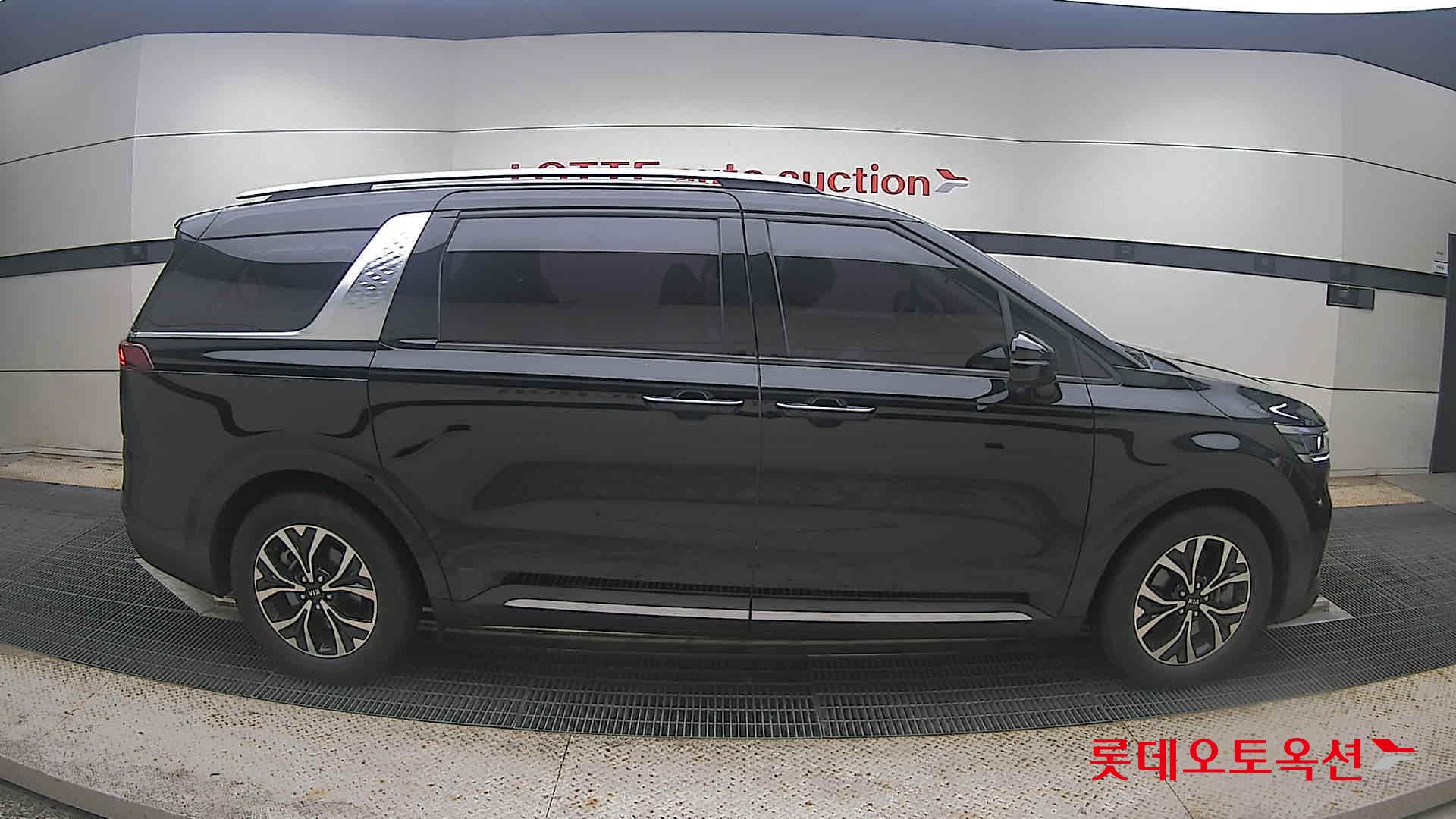 2021 - kia carnival