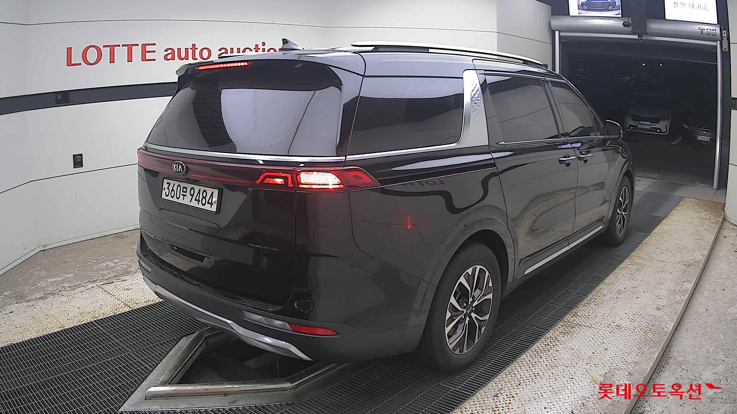 2021 - kia carnival