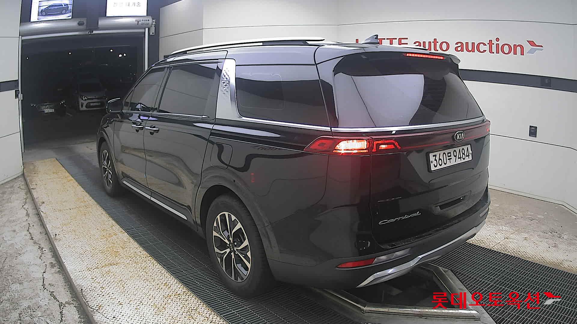 2021 - kia carnival