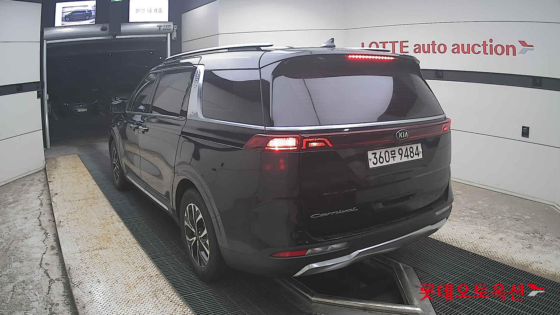 2021 - kia carnival