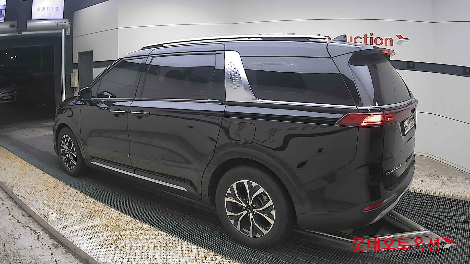 2021 - kia carnival