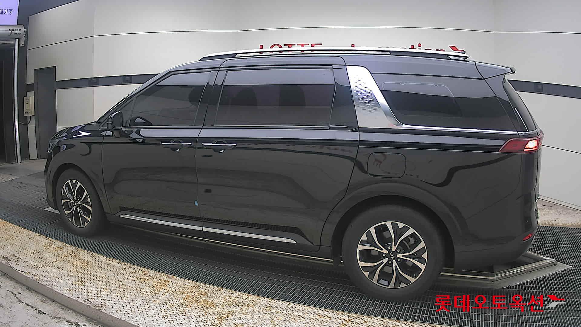 2021 - kia carnival